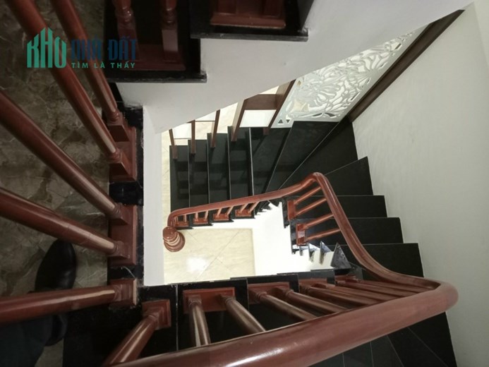 Bán nhà Kim Ngưu , 38m2x5T , 3,3 tỷ, , cách đường lớn 50m , kinh doanh dễ