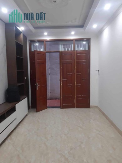 Bán nhà Kim Ngưu , 38m2x5T , 3,3 tỷ, , cách đường lớn 50m , kinh doanh dễ