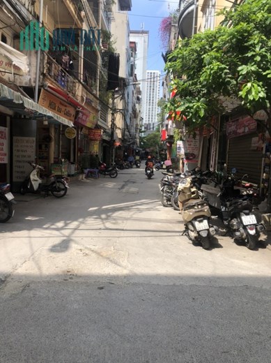 BÁN NHÀ AO SEN PHÂN LÔ Ô TÔ TRÁNH KINH DOANH ĐỈNH.
NHÀ 5 TẦNG ĐẸP Ở NGAY, GẦN PHỐ.