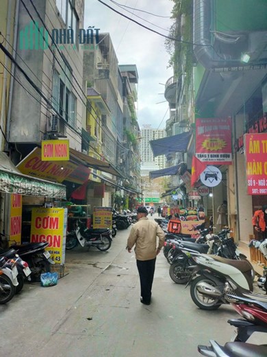 BÁN NHÀ AO SEN PHÂN LÔ Ô TÔ TRÁNH KINH DOANH ĐỈNH.
NHÀ 5 TẦNG ĐẸP Ở NGAY, GẦN PHỐ.