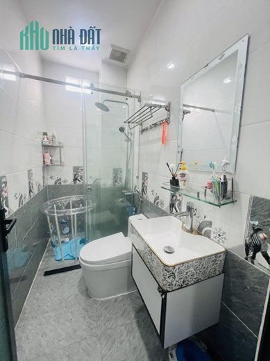Gấp bán nhà đường Tô Hiến Thành Quận 10, 45m2 - 5Tầng - Chỉ Nhỉnh 4Tỷ .
