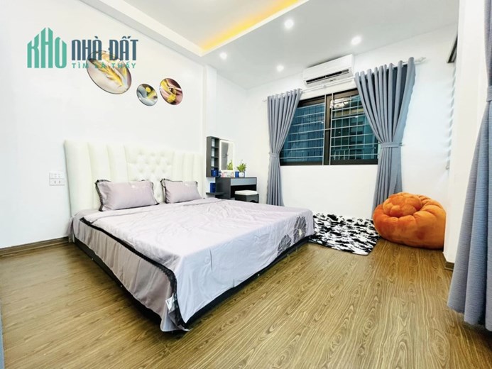 Bán nhà Tặng Nội Thất phố Đại La, Quận Hai Bà Trung. Gần Phố, Ô Tô cách 20m