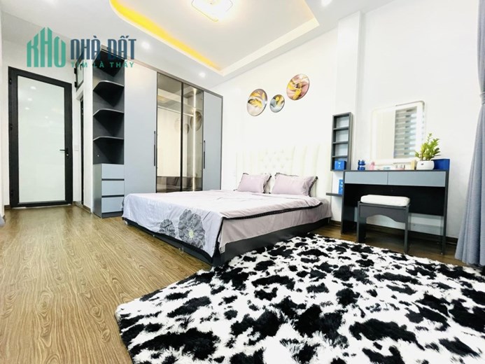 Bán nhà Tặng Nội Thất phố Đại La, Quận Hai Bà Trung. Gần Phố, Ô Tô cách 20m