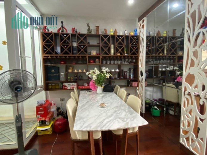 BÁN NHÀ CẦU GIẤY PHỐ TRUNG KÍNH 70M, 8T, MT 5.5M, VỈA HÈ, Ô TÔ TRÁNH, KINH DOANH, 29 TỶ, 0937651883.