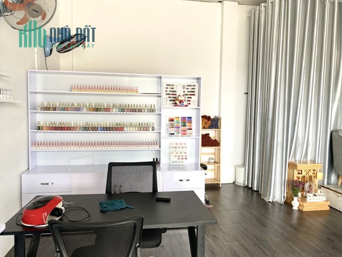 Mình cần sang nhượng mặt bằng tiệm nail. Vì cần chuyển sang mặt bằng lớn hơn cho học viên.