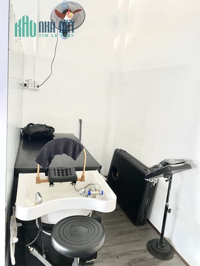 Mình cần sang nhượng mặt bằng tiệm nail. Vì cần chuyển sang mặt bằng lớn hơn cho học viên.