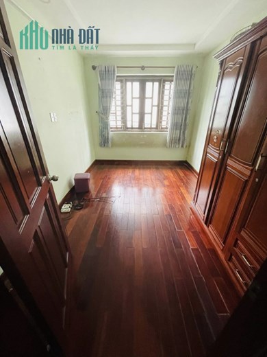 Cho thuê nhà nguyên căn 3 tầng đường Hồng Lạc, Quận Tân Bình, giá chỉ 13 triệu/tháng - Nội thất đầy