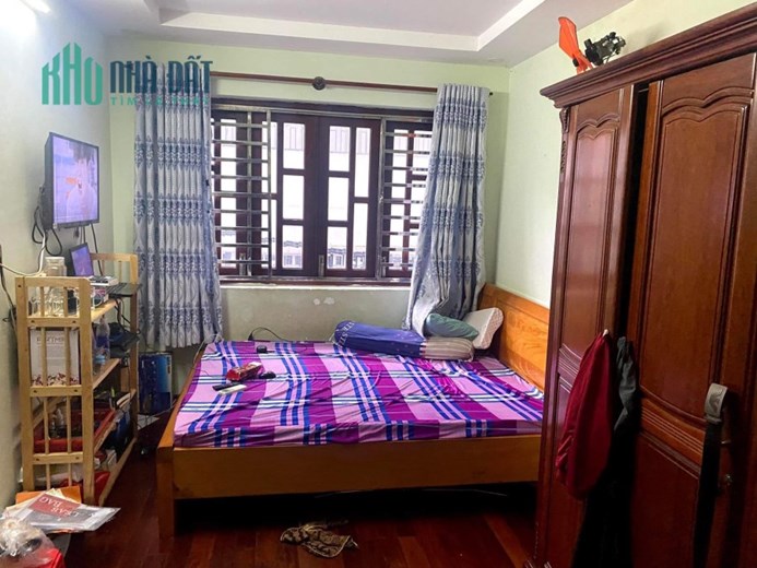 Cho thuê nhà nguyên căn 3 tầng đường Hồng Lạc, Quận Tân Bình, giá chỉ 13 triệu/tháng - Nội thất đầy