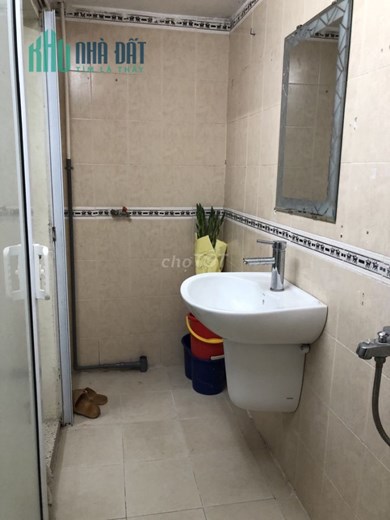 Cho thuê căn hộ tập thể phố Lý Văn Phúc, Đống Đa