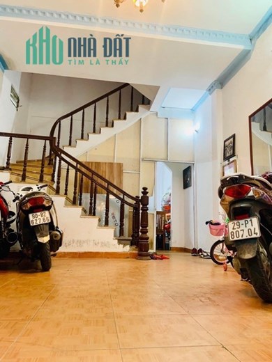 BÁN NHÀ PHÂN LÔ CÀU GIẤY - GẦN PHỐ - Ô TÔ 7 CHỖ VÀO NHÀ-KD- 44M- MT 5M
