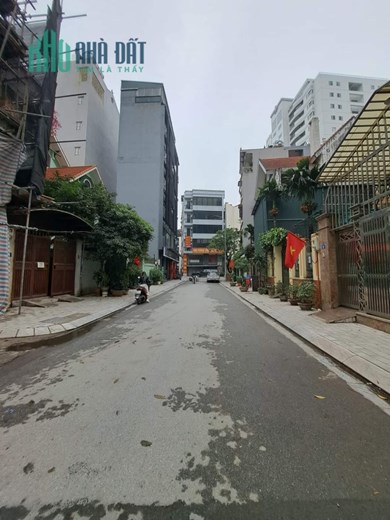 BÁN NHÀ PHÂN LÔ CÀU GIẤY - GẦN PHỐ - Ô TÔ 7 CHỖ VÀO NHÀ-KD- 44M- MT 5M