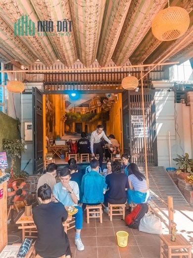 Sang quán bún đậu ngay Cổng trước ĐH Văn Lang