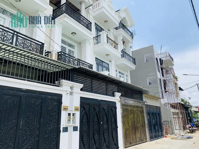 BÁN NHÀ ĐÚC 4 TẤM - 4PN - NGANG 4.5M – GẦN 80M2 - HXT - SÁT QL13 - 5 TỶ