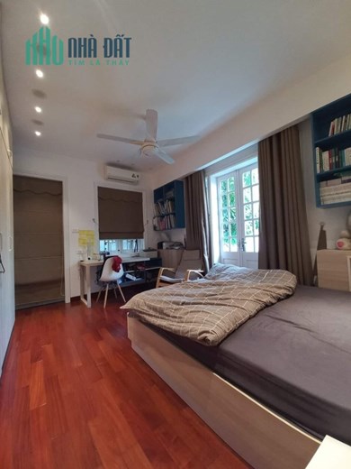 Bán nhà mặt Phố Huế 160m2 4 tầng mặt tiền 5m Giá 72 tỷ - Full thổ cư – sổ đẹp , vị trí tốt.
