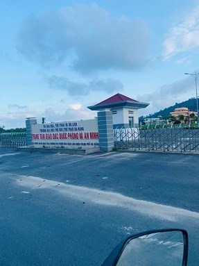 Chính chủ bán đất nằm kẹp giữa hai căn biệt thự đang thi công sau lưng Đại học Duy Tân K 44/70 đà