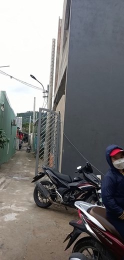 Chính chủ bán đất nằm kẹp giữa hai căn biệt thự đang thi công sau lưng Đại học Duy Tân K 44/70 đà