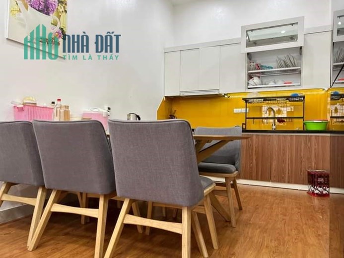 Nhà dân xây Lạc Long Quân, căn góc, tặng nội thất 50m x 6.3 tỷ