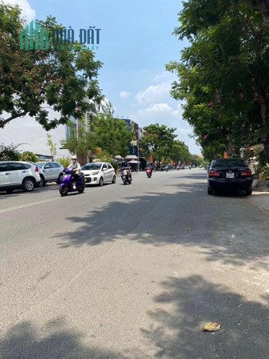 BÁN GẤP BIỆT THỰ ĐƠN LẬP ĐẶNG THÙY TRÂM, HƠN 200M2, VIEW CÔNG VIÊN VEN SÔNG CHỈ 12O TRIỆU/M2
