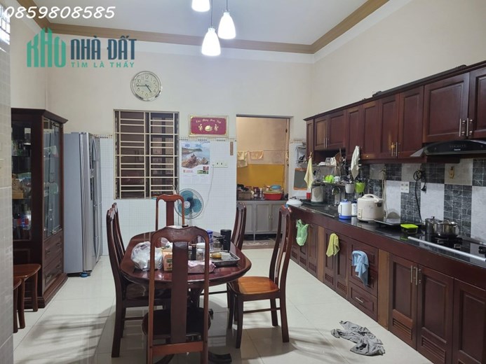 NẰM NGAY VỊ TRÍ ĐẮC ĐỊA CỦA KĐT VẠN PHÚC, XE HƠI DI CHUYỂN TRONG NHÀ VÀ TRƯỚC CỬA- GIÁ ĐẲNG CẤP 32
