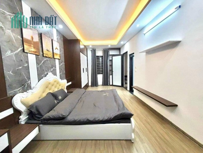 Bán nhà Hồng Mai, Hai Bà Trưng hai mặt thoáng gần phố, nội thất đẹp. DT 31M*5Tmặt tiền 4.7m.