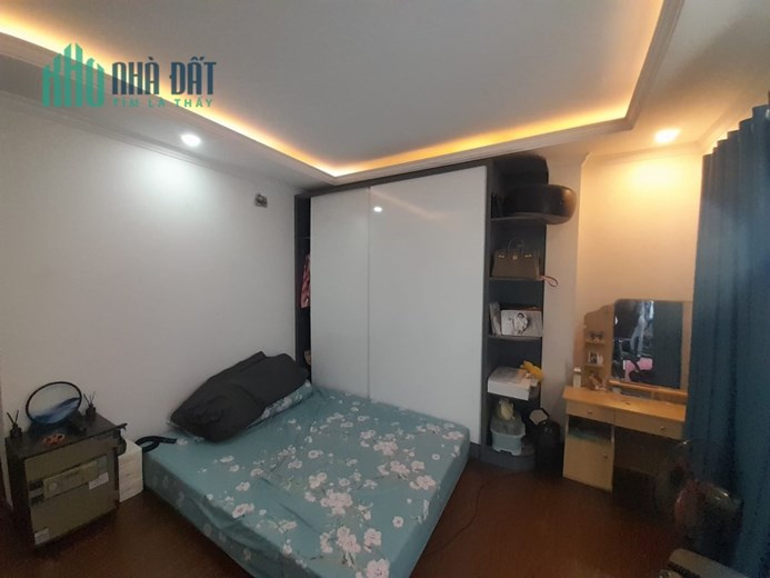 NHÀ HIẾM PHỐ BỒ ĐỀ, DT 37M, 5T, GIÁ CHỈ 3TỶ8, 10M RA Ô TÔ TRÁNH, THÔNG THOÁNG,  MÁT MẺ, GẦN PHỐ