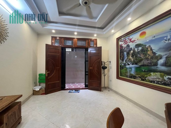 BÁN NHÀ NGUYỄN VĂN CỪ,  LONG BIÊN DT 38M, 5T, 4TỶ5 , NHÀ DÂN XÂY, GẦN PHỐ FULL NỘI THẤT Ô TÔ ĐỖ