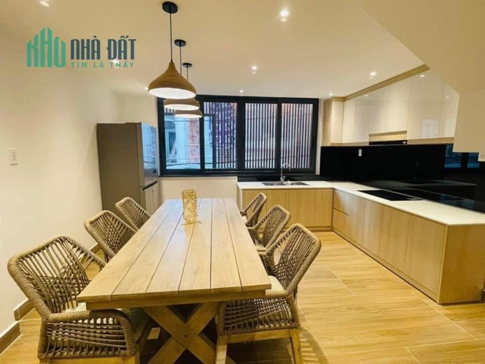 Bán nhà MP Vân nội , 90m X 4t, khu phố vip kinh doanh sầm uất, đường ô tô trách .Giá chỉ  8.6  tỷ.