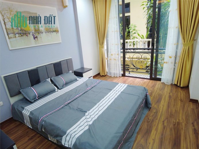 Bán gấp nhà Quận Thanh Xuân, 5 tầng, ô tô đỗ trong nhà, sát trường Đại học Hà Nội, Học Viện Chính