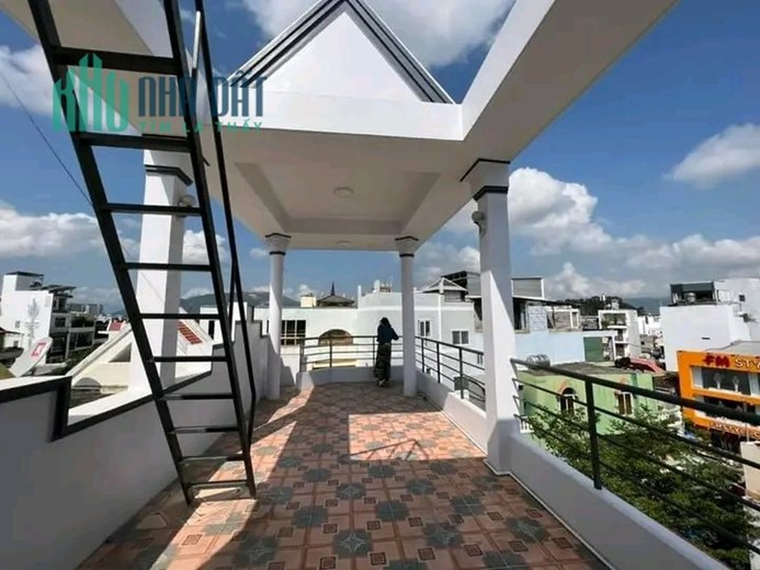Cần Bán Gấp Cắt Lỗ Nhà Mặt Tiền 5 Tầng 12 Phòng Đường Bà Triệu TTTP Nha Trang