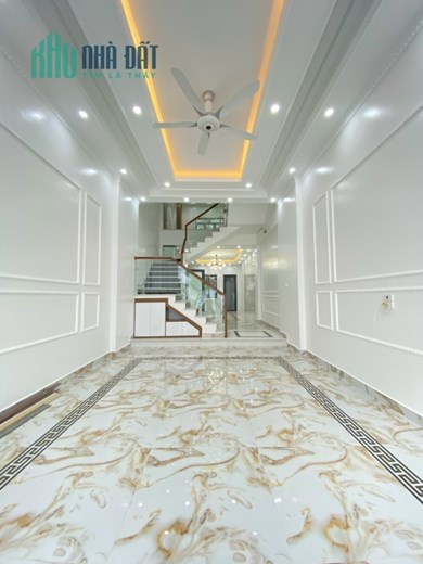 Bán nhà độc Lập 4 Tầng 60 M tuyến 2 Lê Hồng Phong