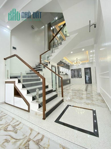 Bán nhà độc Lập 4 Tầng 60 M tuyến 2 Lê Hồng Phong