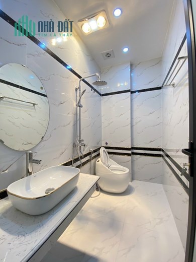 Bán nhà độc Lập 4 Tầng 60 M tuyến 2 Lê Hồng Phong