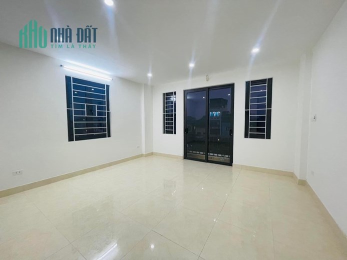 Bán nhà Lĩnh Nam, Hoàng mai 30m2*4 Tầng giá 2.7 Tỷ