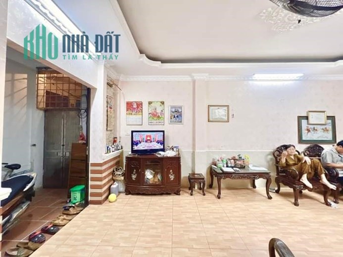 Bán Nhà Ngõ 29 Dịch Vọng - Cầu giấy 39,3m2 x 3 tầng , 3 phòng ngủ đầy đủ công năng , giá hơn 3 tỷ.