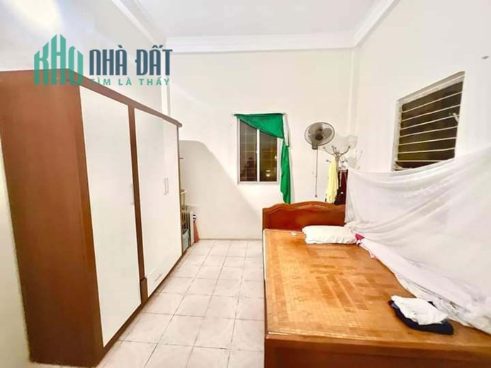 Bán Nhà Ngõ 29 Dịch Vọng - Cầu giấy 39,3m2 x 3 tầng , 3 phòng ngủ đầy đủ công năng , giá hơn 3 tỷ.