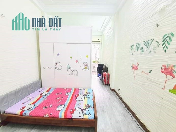 Bán căn nhà tại phố Chùa Bộc, trung tâm quận Đống Đa - Ngõ rộng, thông - Ô tô đỗ cửa - Hiếm trong