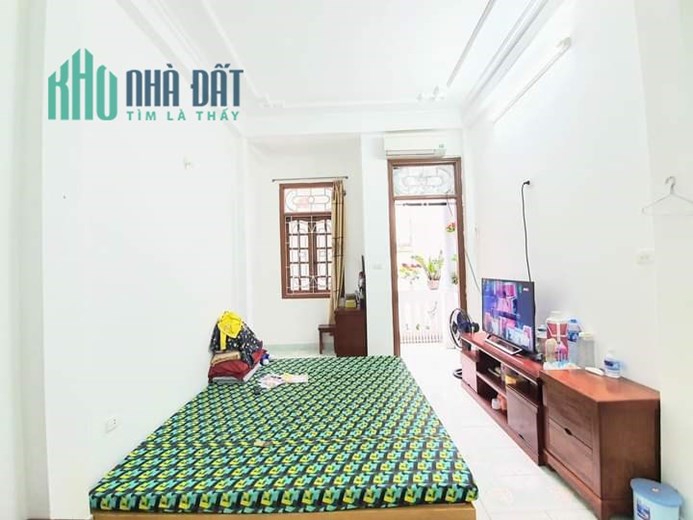 Bán căn nhà tại phố Chùa Bộc, trung tâm quận Đống Đa - Ngõ rộng, thông - Ô tô đỗ cửa - Hiếm trong