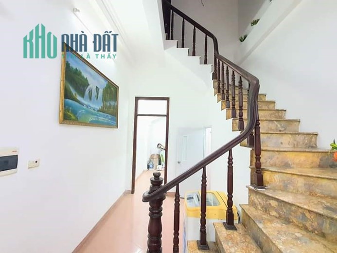Bán căn nhà tại phố Chùa Bộc, trung tâm quận Đống Đa - Ngõ rộng, thông - Ô tô đỗ cửa - Hiếm trong