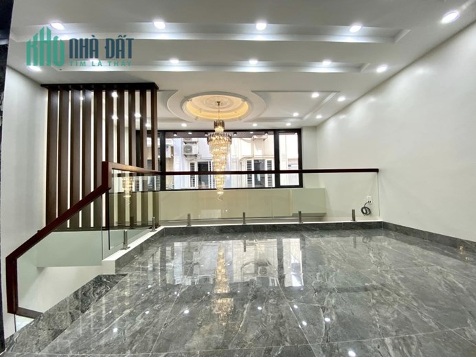 Bán ngôi nhà 136m2 phố Nghi Tàm, Tây Hồ Gara 3 Ô tô Kinh doanh siêu tốt 17.4 Tỷ