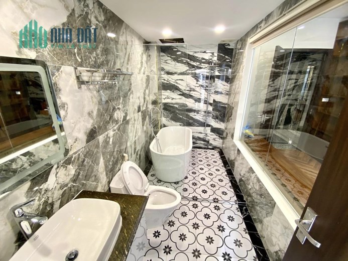 Bán nhà 135m2 phố Nghi Tàm, Tây Hồ Gara 2 Ô tô Kinh doanh siêu tốt 17.5 Tỷ