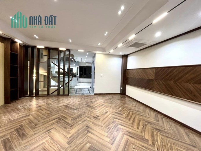 Bán biệt thự 135m2 phố Nghi Tàm, Tây Hồ Gara Ô tô tránh Kinh doanh vô địch 17.1 Tỷ