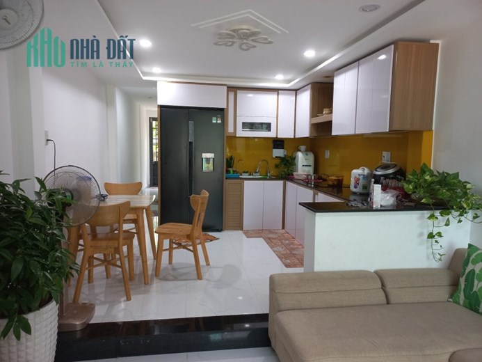 Hoà Cường Bắc, Hoàng Thúc Trâm, Ô tô đậu cửa, 69m2, 2 tầng, 3.x tỷ
