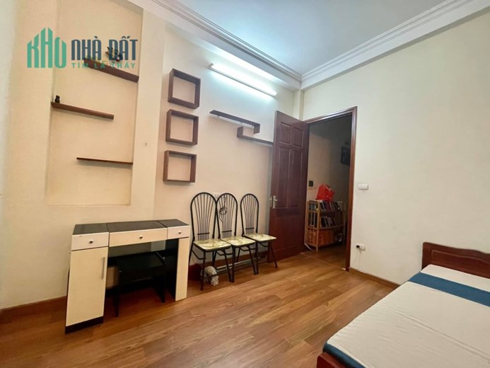 Bán căn nhà 43m2 phố Chủ tự xây 5 ngủ Ô tô đua 10m 4.3 Tỷ