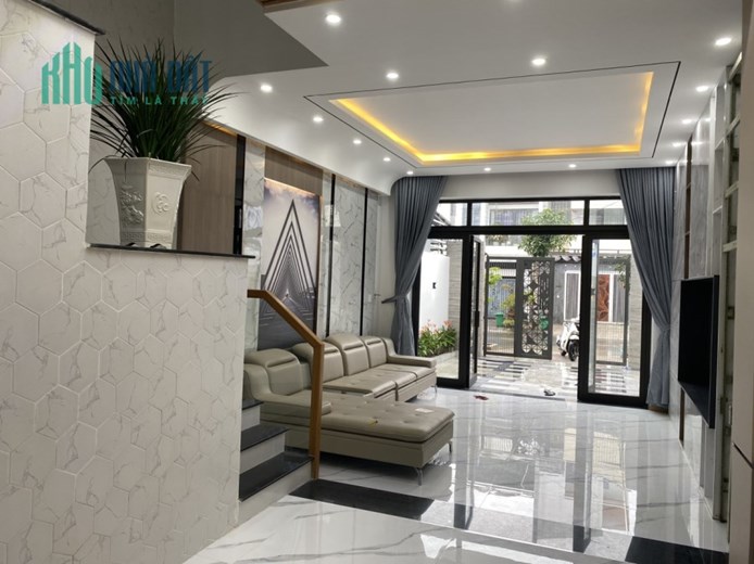 NHÀ 3 TẦNG HỒ TRUNG LƯỢNG  - MỚI HOÀN THIỆN