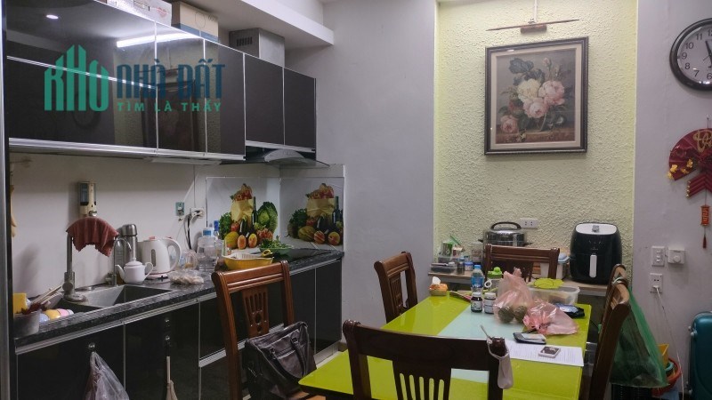 Bán nhà quận Đống Đa  phố Chùa Láng 42m 5 tầng mặt tiền 5m ngõ nông gần phố nhỉnh 4 tỷ lh 0817606560