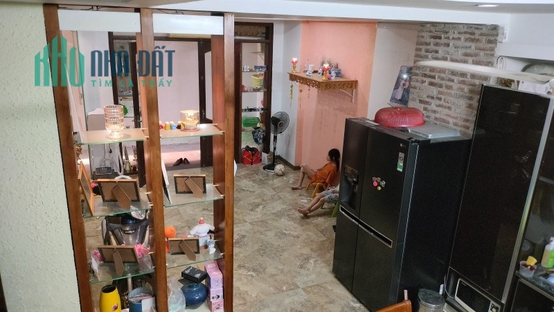 Bán nhà quận Đống Đa  phố Chùa Láng 42m 5 tầng mặt tiền 5m ngõ nông gần phố nhỉnh 4 tỷ lh 0817606560