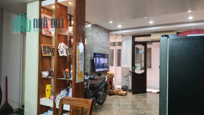 Bán nhà quận Đống Đa  phố Chùa Láng 42m 5 tầng mặt tiền 5m ngõ nông gần phố nhỉnh 4 tỷ lh 0817606560
