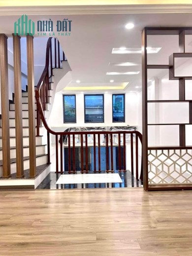 Bán nhà phố Chùa Láng Đống Đa 42m 5 tầng mặt tiền 5m ngõ nông gần phố nhỉnh 4 tỷ lh 0975124520