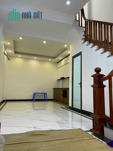 Bán nhà phố Chùa Láng Đống Đa 42m 5 tầng mặt tiền 5m ngõ nông gần phố nhỉnh 4 tỷ lh 0975124520