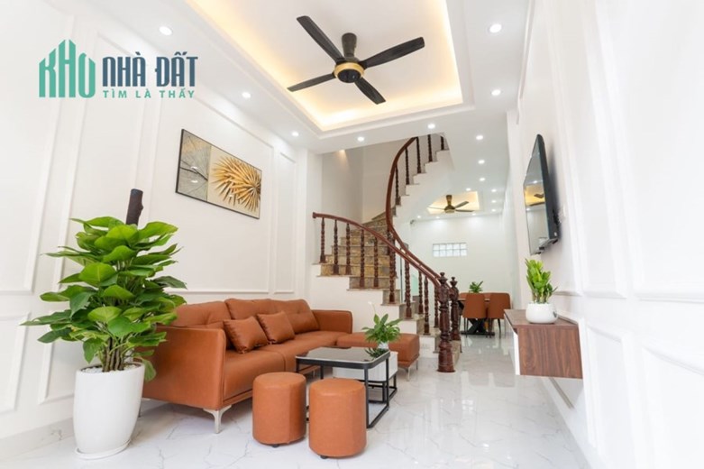 Nhà đẹp Phố Minh Khai, hai mặt thoáng, ngõ thông, ở là sướng. Diện tích 36m, 4 tầng nở hậu.